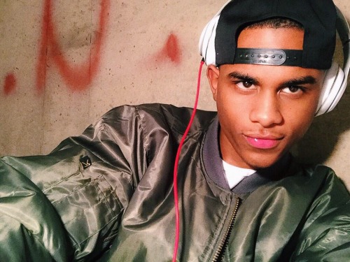 savvyifyanasty:strokethenmoan:Jacquan. &gt; those lips