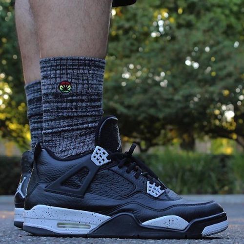 @m_cajio rockin some fresh clean grey #smokeysocks w/ the Oreo J&rsquo;s