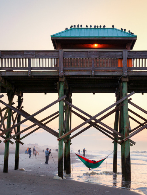 hueandeyephotography - Waiting for Sunrise, Folly Beach, SC©...