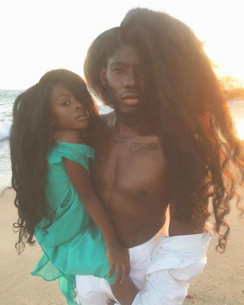 sartorialadventure:    Benny Harlem, an aspiring singer, songwriter, and model, holds the Guinness Book of World Records’ title for tallest high top afro at 52.07 cm (20.5 inches). Photos with his daughter Jaxyn have taken social media by storm.