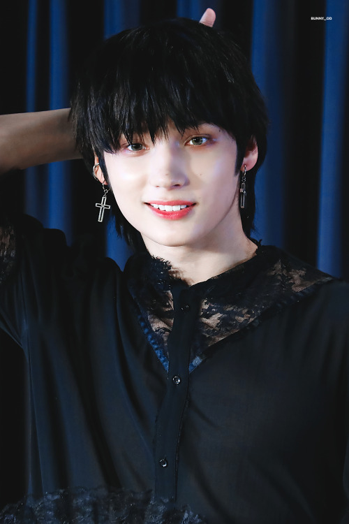 25/05/22 Weverse Fansign Event ©bunny_od | Do not edit. 