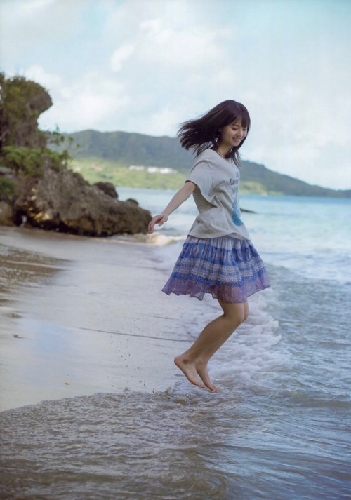 sakagumi46: 乃木坂46 齋藤飛鳥 / 1st 写真集『潮騒』❻ edit 夏扉 (トリミング・補正など) reblogged with tintum.