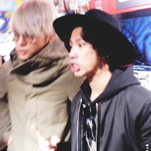 salapaofiles:   ワ ン オ ク TORU and TAKA at 渋 谷 タ ワ レコ！ 