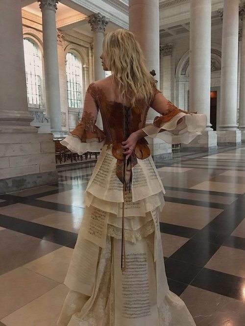 celesteandtheirfandoms:  pahetic:  queentoreador:  steampunktendencies:   Dress by french designer Sylvie Falcon    !!! It’s Emilie   @delsinsfire   You can’t understand how much I love this dress 