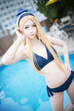 league-of-legends-sexy-girls:  Lux Cosplay