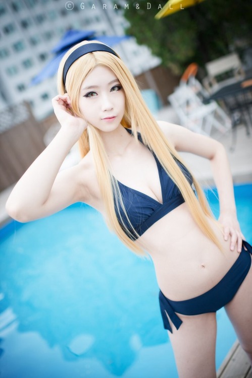 league-of-legends-sexy-girls:  Lux Cosplay