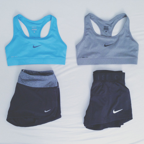 I have a fetish for sports bras  when I see a girl in one I wanna fuck her so bad
