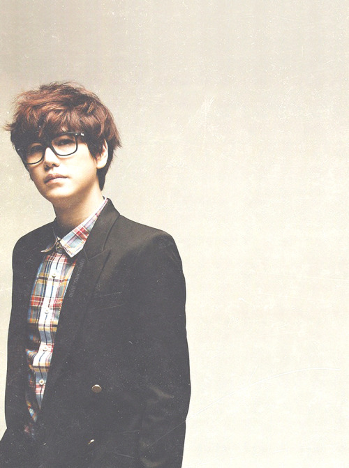 hyuncafe:Plaid shirt, suit, glasses and of course Kyuhyun.