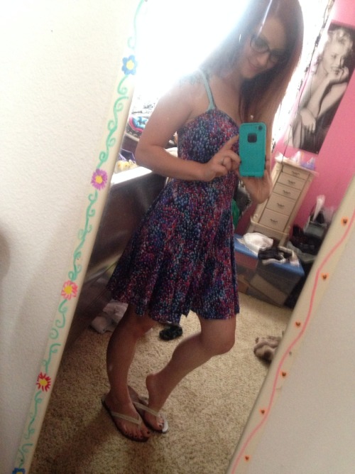 carolannsfeet: Mirror selfie before I run my errands :) ignore my messy room I’m packing lol