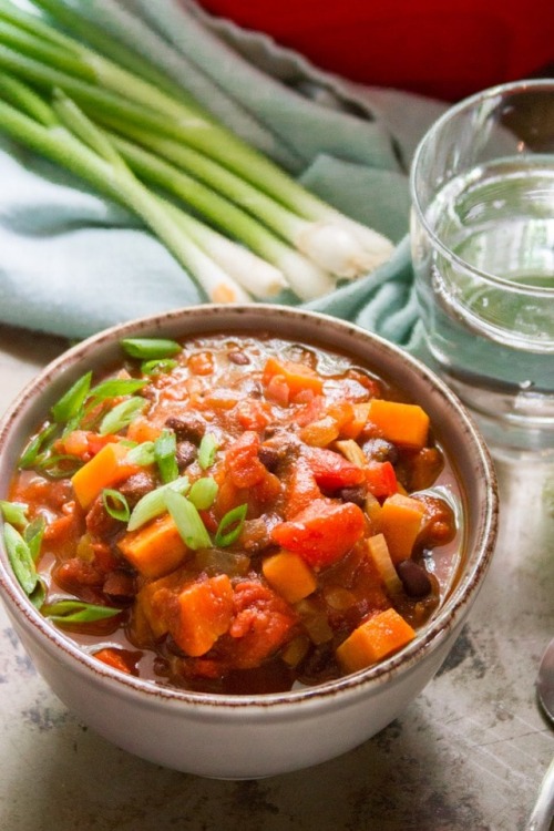 CHIPOTLE BLACK BEAN SWEET POTATO CHILI