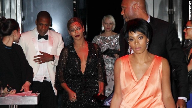 kairo-koutureee:  truuqueen:  tragiqueer:  All of a sudden this picture makes so