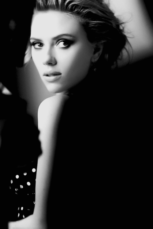 Scarlett Johansson Source adult photos