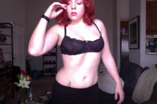 geekgothgirl:  Mornings are fun. Just got back from the beach. My hair decided its going to be wavy all day. 