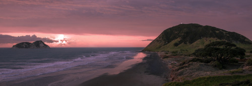 ilovenataliamorethanbigbreakast: biffmood: Sunrise at East Cape Lighthouse, Gisborne, New Zealand - 