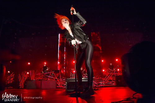 yelyahwilliams:  sammyroenfeldt:  Hayley Williams of Paramore @ The Entertainment Centre - Adelaide, Australia 2014. Shot for The 59th Sound Photograph by Sammy Roenfeldt website | facebook | twitter | instagram   Check out all Sammy’s pics from