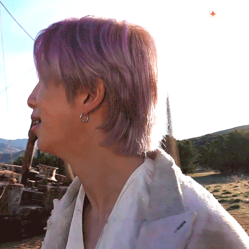 The Sun Looks Good On Him(cr. Namuspromised)