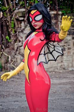 foodandcosplay:  Vengeance Designs: Love this shot of the beautiful Soni Aralynn in her custom latex Spider woman catsuit from Vengeance Designs. Photo by Ron Gejon Photograph Cosplay by Soni Balesta [https://www.facebook.com/sonilovesyoutoo] 