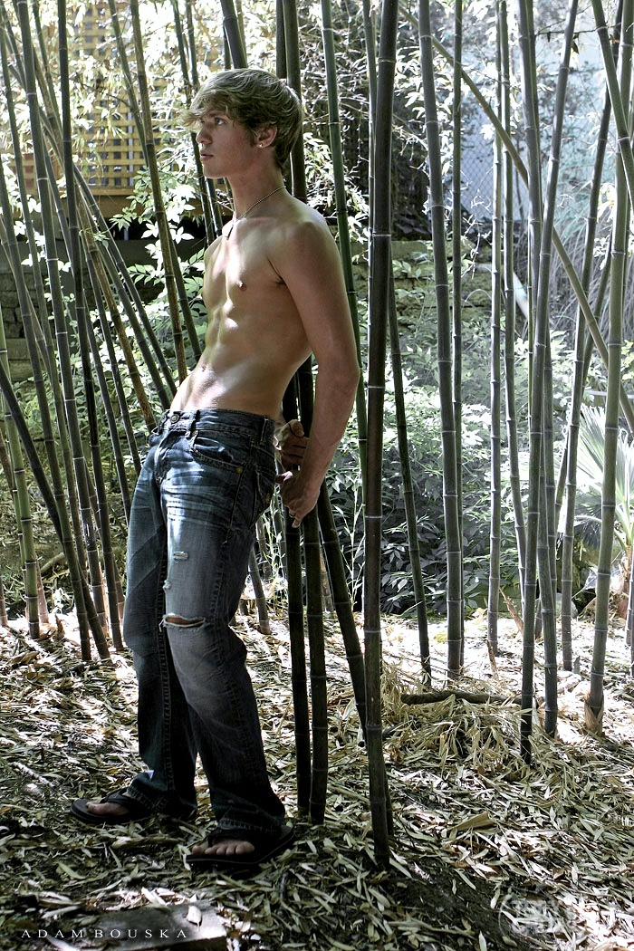 undie-fan-99:  Imagine what he can do to those bamboo trees. 