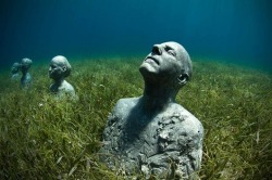 mymodernmet:  Underwater Sculptures Celebrate