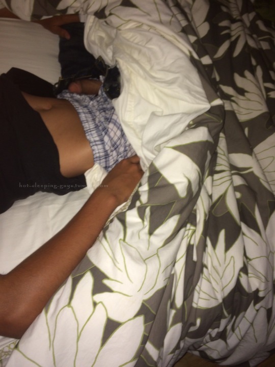 hot-sleeping-guys:  Sleeping drunk straight friend Z-z-z Hot Sleeping Guys z-z-Z