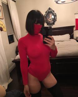 lecoledesfemmeslaurasfez:  Le red spy bodysuit