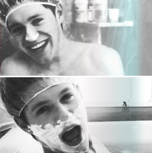 dacoolestqueen:  Here  are 20 pictures of Niall Horan that will make you , poke