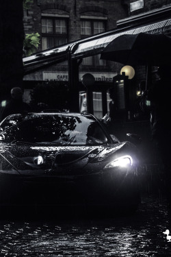 artoftheautomobile:  McLaren P1 (Credit: