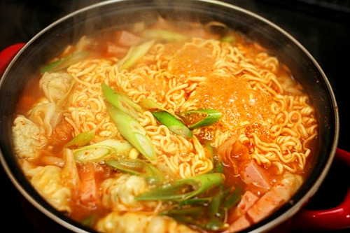 부대찌개 Budae-Jjigae: Originating from the Korean War, this spicy Korean soup/stew usually consists of 