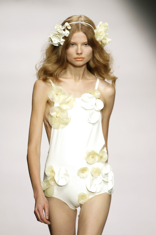 r0slyakova:  Magdalena Frackowiak | SONIA RYKIEL SS 2008 (PFW)