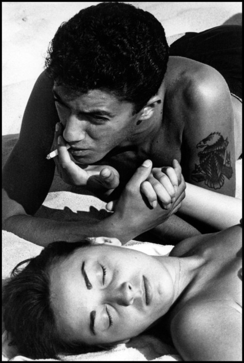 Coney Island Beach. Brooklyn Gang. Brooklyn, Ny, 1959, Bruce Davidson.https://Painted-Face.com/