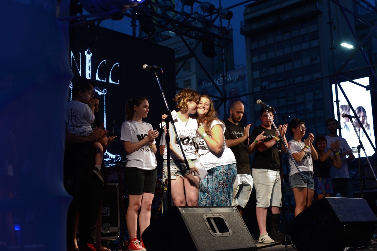 HOMENAJE.Organizaciones de familiares y sobrevivientes de la tragedia organizaron diferentes actos, recitales de rock, una misa en la catedral, una radio abierta y la presentación de un libro para homenajear las 194 víctimas de Cromañon.(Andres...