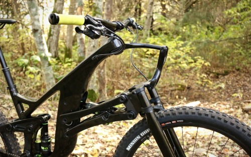 aces5050:(via Review: Six Months on Structure’s Wild Looking Cycleworks SCW 1 - Pinkbike)