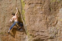 house-under-a-rock:  Katie Brown free soloing