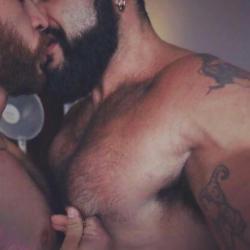 Nipple pigs - A blog focused on gay nippleplay