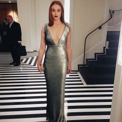 nettlesummit:  plstylistblog:  WOW! Sophie Turner in Burberry at MET Gala 2015 (May, 4)  Holy God.