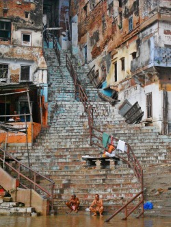 lensblr-network:  “Stairway To Heaven”Varanasi