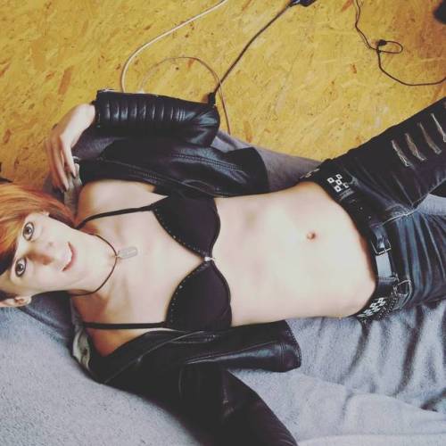 Just chillin ^^ i find leather jackets with only bra under them super sexy ^_^  #emo #emogirl #emogurl #rawr #alternative #goth #gothgirl #scenegirl #scene #sexy #cute #naked
