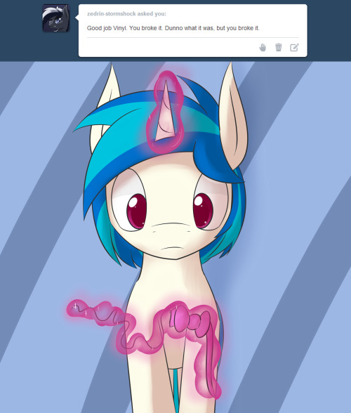 askoctavia:  Ask Octavia #205 Ask Vinyl #003 It couldn’t be… Could it?  Oh dear… xD