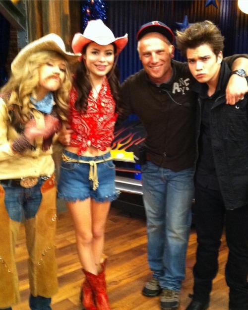 mikecaron_la: #throwbackthursday Anyone heard of a show called iCarly? ......#tbt❤️ #tbthursday #ica