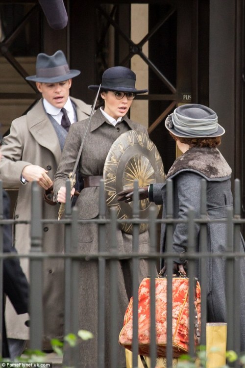 Is that &ndash; it sure looks like Wonder Woman’s alterego, Diana Prince, to us! A snapped