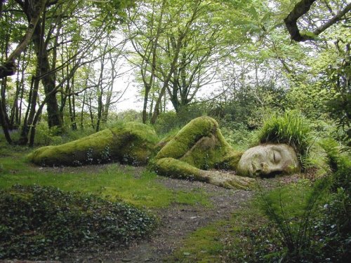 womansart:  ‘Sleeping Mud Maid’, living sculpture created by UK artist Sue Hill (and partner Pete) a
