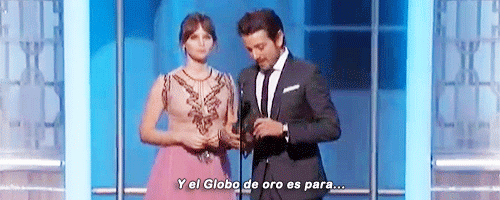 captainpoe:Diego Luna speaking Spanish at Golden Globe Awards Vocab:el oro– gold 