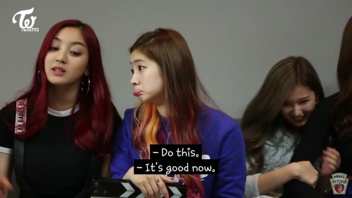 mooooosa:  Director Dahyun getting super excited about Momo’s cuteness 