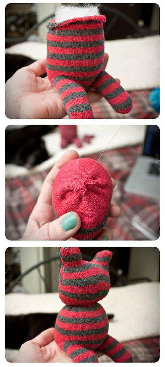 princemonstersmommy:  doityourselfproject:  DIY: SOCK TEDDY BEAR  A great idea for lone socks that lost their brothers to the gremlins that live in dryers!!!