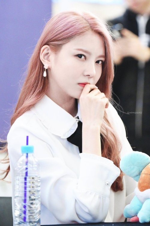 gu9udans:170303 Yeouido Fansign © 원고지 ❀ do not crop or edit.