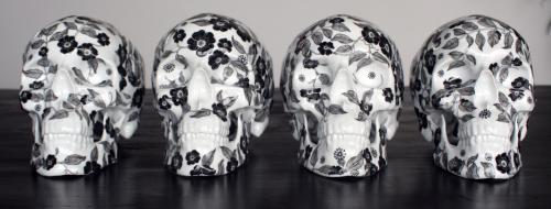 fer1972:  Porcelain Skulls by NooN
