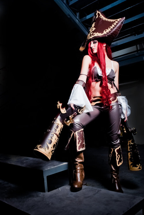 cosplaygen:  (via Sure you can handle me, summoner? by ~RainbowMissy on deviantART)