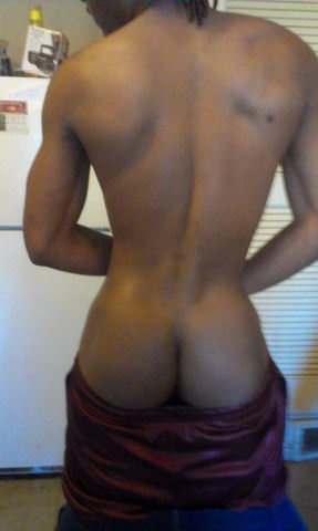 allhailtheblackmalebooty:  peekabooty in the kitchen