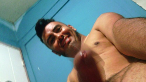 kinkyhairylatino:  Wooow 😍👅