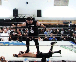 mithen-gifs-wrestling:  Kevin Steen versus El Generico, PWG Steen Wolf, 2011.